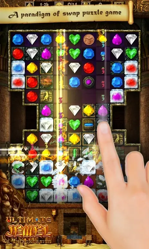 Ultimate Jewel 2 Tutankhamun: unregelmäßig geformtes Spielfeld mit Edelsteinen und Eiskacheln